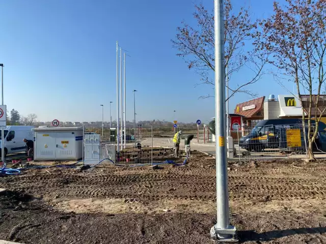 Trwają prace przy budynku McDonald's w Świebodzinie.