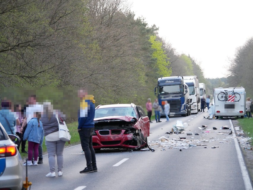 Wypadek na trasie Wągrowiec- Rogoźno! Kilkanaście osób poszkodowanych. Co ustaliła policja?  