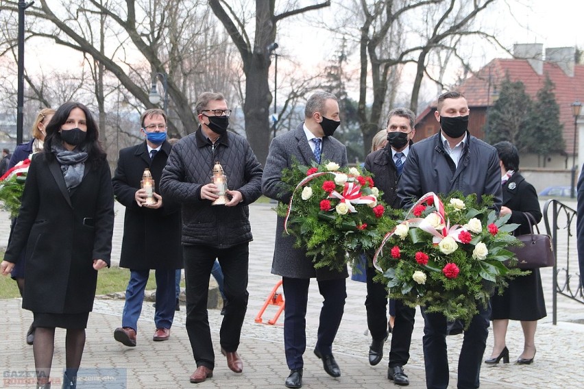 11. rocznica katastrofy smoleńskiej - msza za ofiary i...