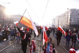 Marsz Niepodległości 2021. Ponad 100 tys. osób przeszło przez Warszawę. Policja podsumowuje przebieg wydarzeń 