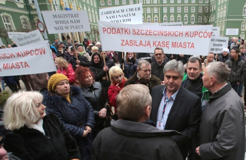 Protest kupców przed szczecińskim urzędem
