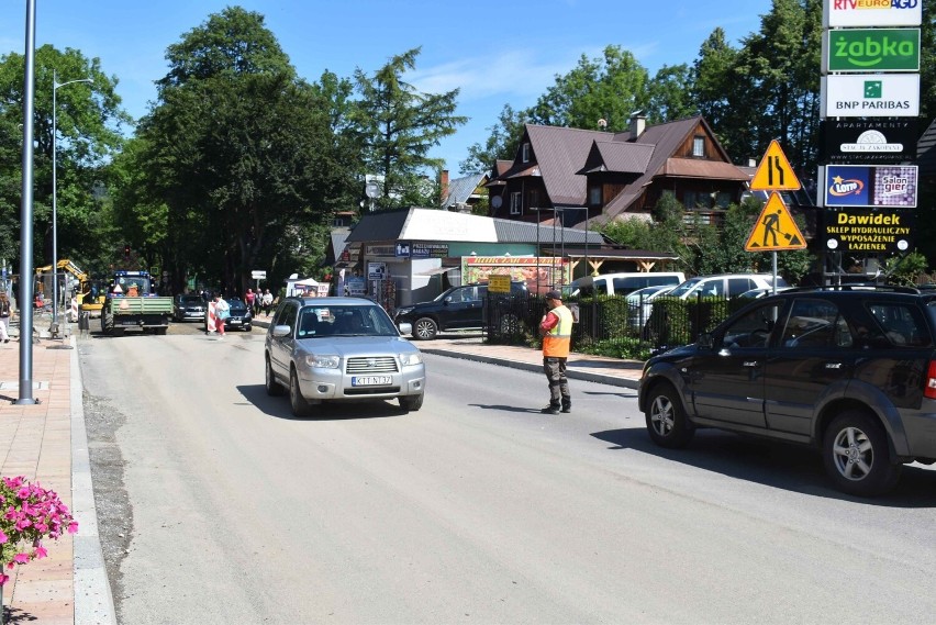 Zakopane. Mamy sierpień, tłumy turystów, rozkopane ulice i zakorkowane centrum miasta 