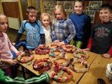 Warsztaty w Prusewie. Młodzi z gminy Krokowa uczyli się robić wianki - ZDJĘCIA