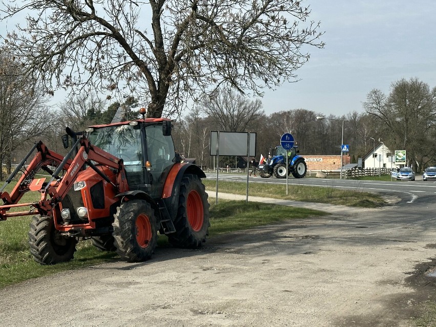 Protest rolników w Osjakowie. Krajówka zablokowana na przejściu dla pieszych