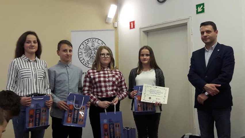 Uczniowie ze Stolca laureatami łódzkiego etapu turnieju "Miś Wojtek"