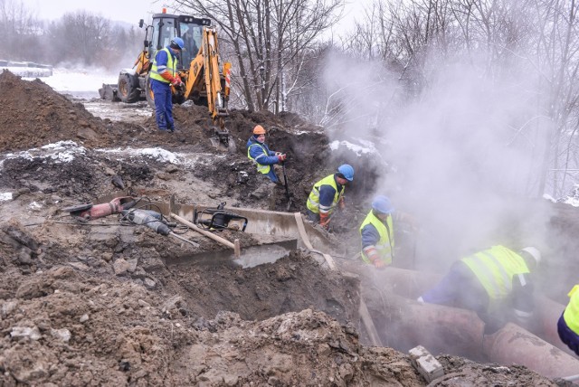 Jedną z przyczyn awarii ciepłowniczych są częste zmiany temperatury, które mogą powodować rozszczelnienie instalacji.