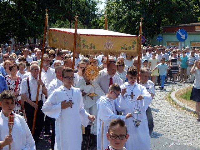 Boże Ciało w Nowej Soli. 1 czerwca 2018 roku. Procesja wyszła z kościoła pw. św. Antoniego