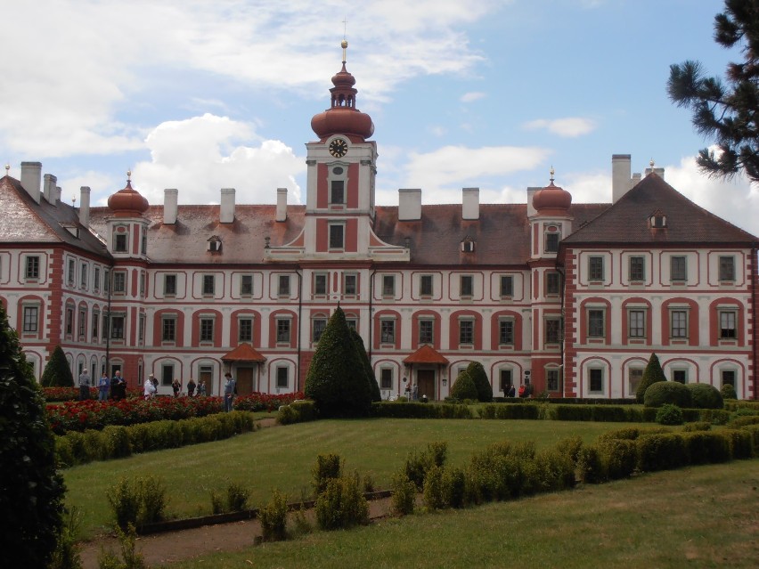 Zamek Mnichovo Hradiste [zdjęcia]