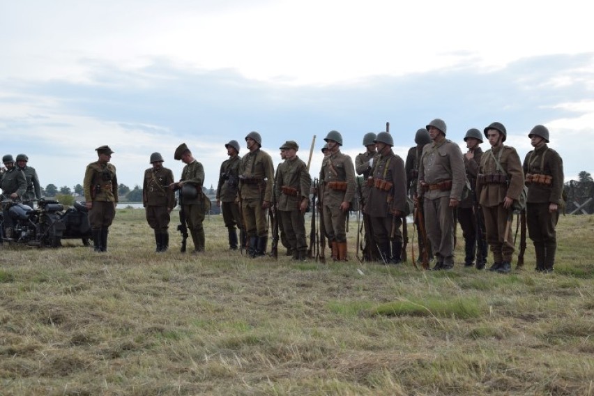 W Mikoszewie odbyła się pierwsza edycja pikniku militarnego...