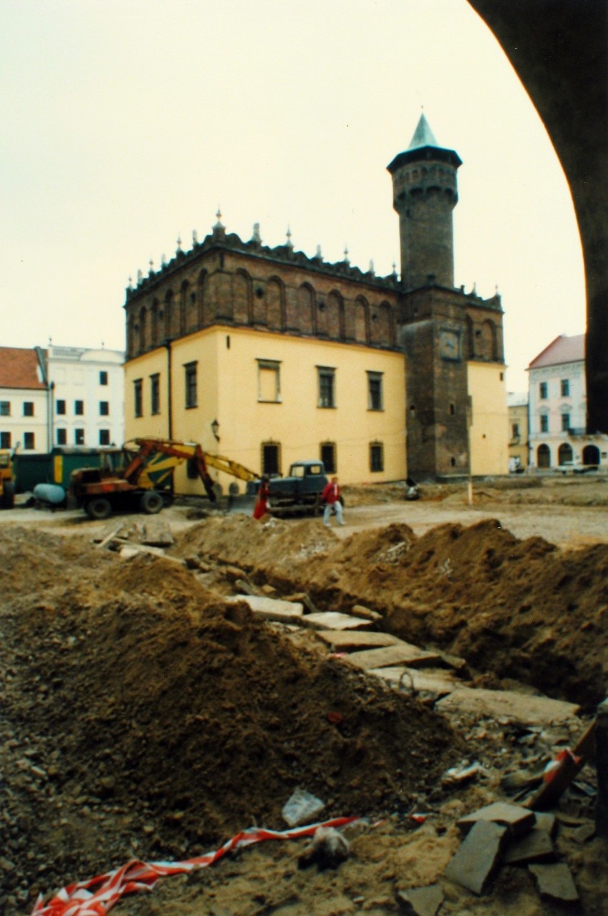 Tarnów. Trzy oferty na remont płyty Rynku. Zobacz, jak kiedyś wyglądało serce miasta!