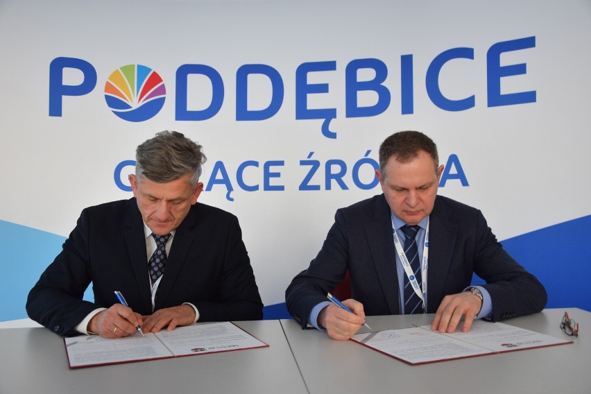 Umowa na doradztwo podatkowo-prawne dla firm podpisana w Poddębicach. Gmina zawarła porozumienie z Grupą Uni-Lex ZDJĘCIA