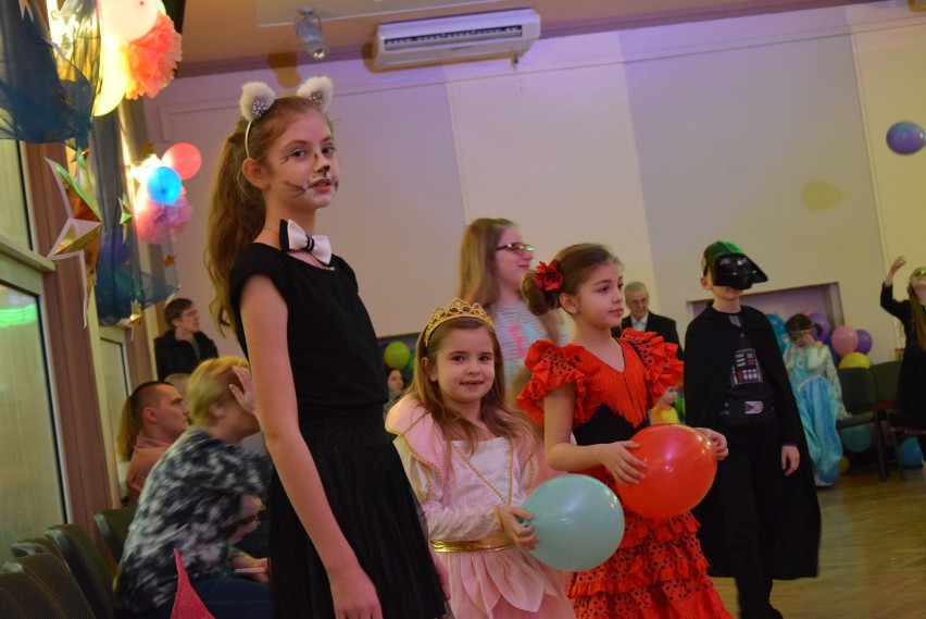 Bal Maskowy w Kraśniku. Zobacz jak najmłodsi mieszkańcy bawili się na karnawałowej zabawie (ZDJĘCIA, WIDEO)