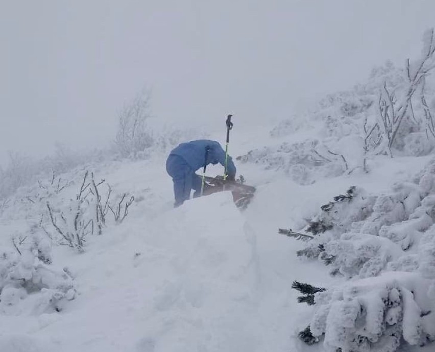 Babia Góra. Turysta zgubił drogę w śniegu. W tym rejonie leży nawet 70 cm białego puchu 