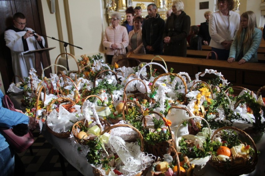 Wielka Sobota 2019. Święcenie pokarmów w Radziejowie [zdjęcia]