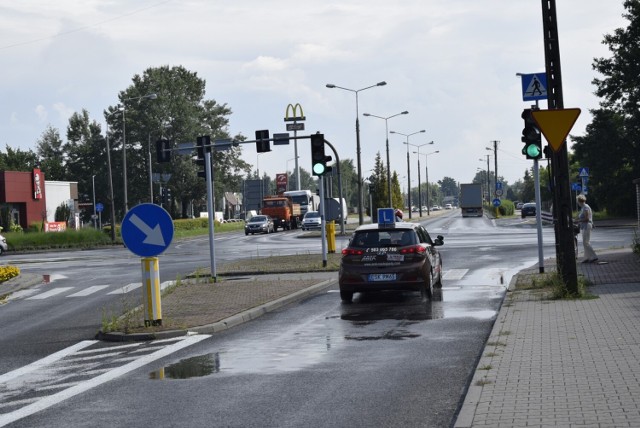 Wjazd na wiadukt z ulicy Widok od strony ulicy Łowickiej jest zdecydowanie za wąski zdaniem kierowców