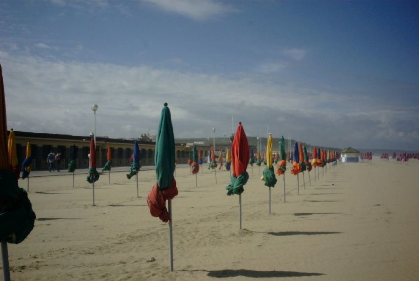 Plaża w Deauville.
Pontauxchats http://commons.wikimedia.org