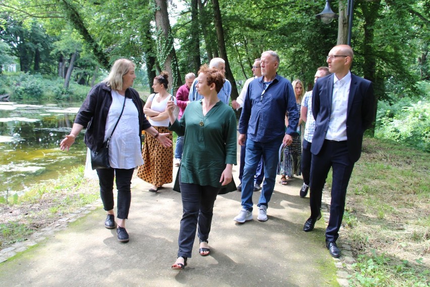Park w Wojanowie oceniła komisja konkursowa. Zobaczcie zdjęcia z wizytacji!