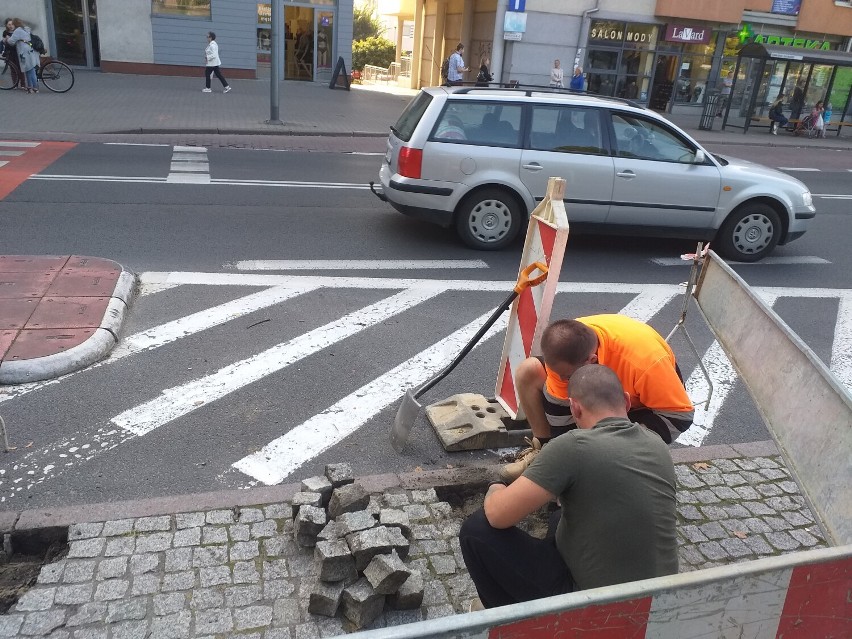 Bezpieczeństwo! Na ulicy Czarnieckiego będą doświetlone dwa przejścia dla pieszych. Właśnie zaczęły się prace. ZDJĘCIA