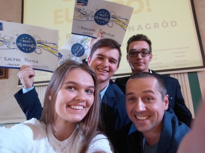 Uczniowie PSP 7 w Radomsku zwycięzcami Ogólnopolskiego Konkursu "Cześć, Europo!"