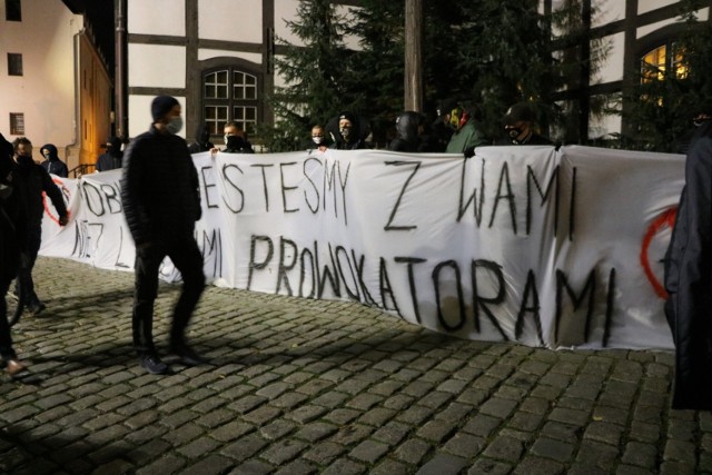 Stowarzyszenia kibicowskie coraz mocniej angażują się w ogólnopolskie strajki. Podobnie jest też w Lubuskiem.