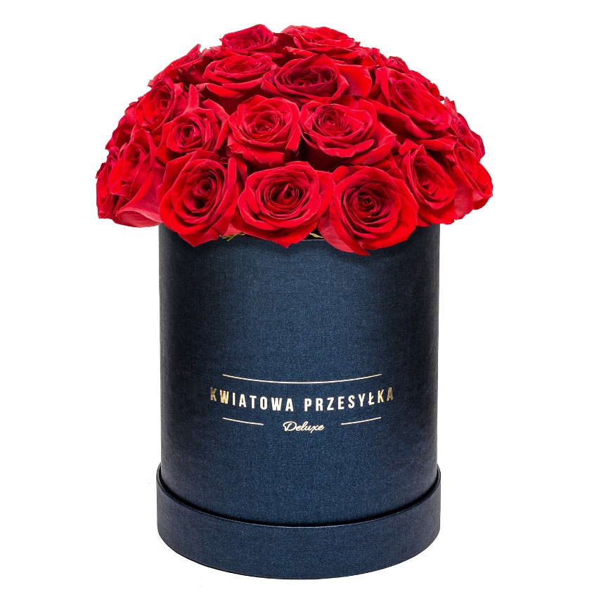 Czarny okrągły box wraz z czerwonymi różami to elegancka i...