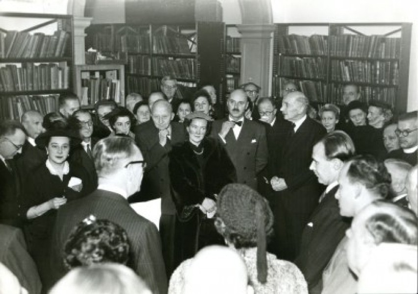 Jury Nagrody „Wiadomości” w Bibliotece Polskiej w Londynie...