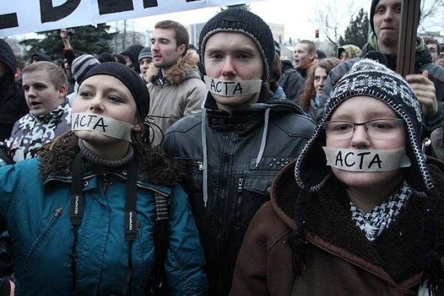 W zadymę zamieniła się manifestacja przeciw ACTA, która odbyła ...