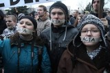 Zadyma podczas protestu przeciw ACTA w Kielcach