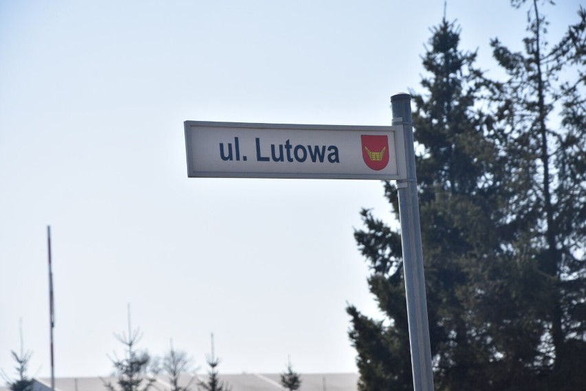 Wjazd na ulice Lutową w Glinnie