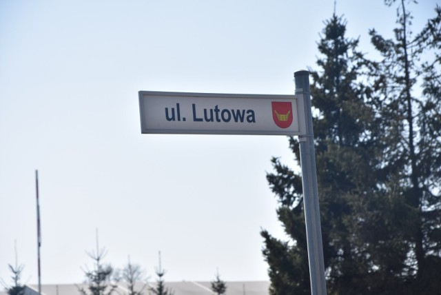 Wjazd na ulice Lutową w Glinnie