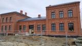 Dworzec w Dąbrowie Górniczej już wygląda świetnie, a remont trwa. Powstaje też letnia poczekalnia i ogromna wiata rowerowa 