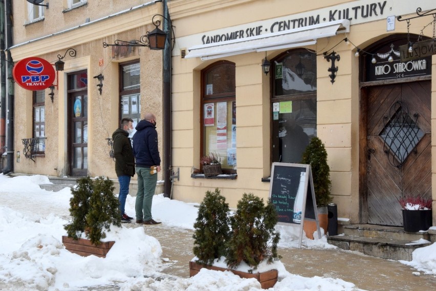 Turyści wracają do Sandomierza. Zobacz ile osób odwiedziło w weekend kino i atrakcje turystyczne [ZDJĘCIA] 