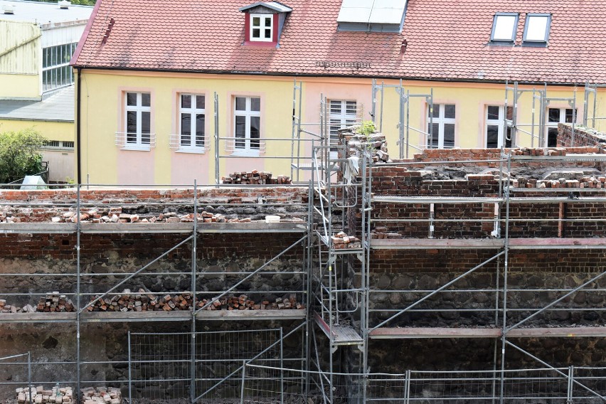 Kolejny odcinek murów miejskich zostanie poddany remontowi
