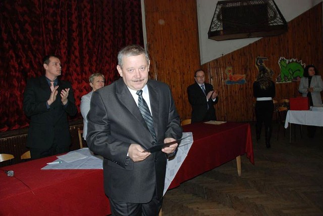 Jerzy Strojny, nowy burmistrz Pieńska, odebrał zaświadczenie o wyborze i złożył ślubowanie