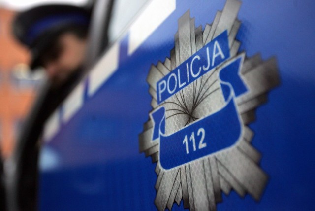 Policjanci z Kocka zatrzymali mężczyzn podejrzanych o zniszczenie samochodu