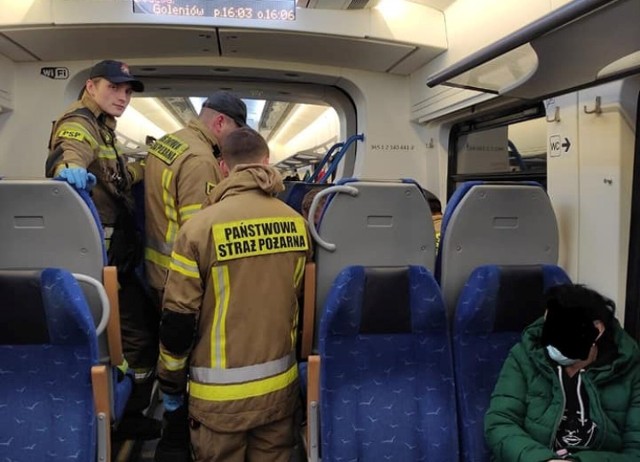 Strażacy z Goleniowa pomogli dzisiaj w pociągu osobie, która doznała ataku padaczki