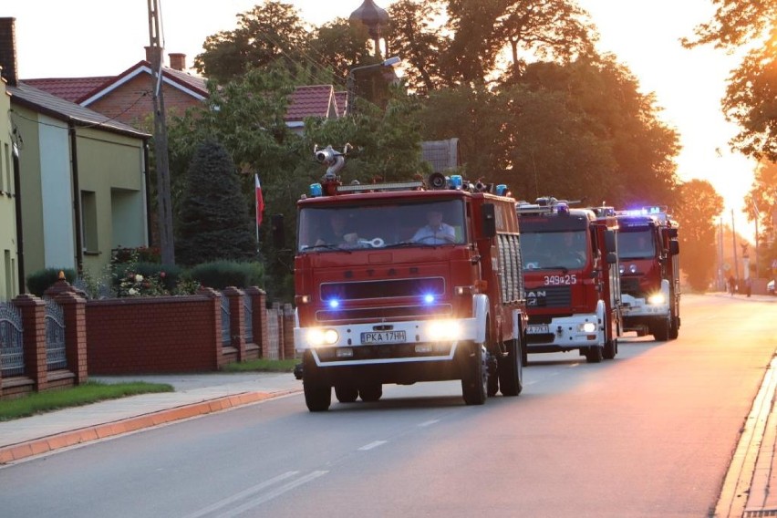 Strażacy OSP Rychnów mają nowy wóz bojowy ZDJĘCIA