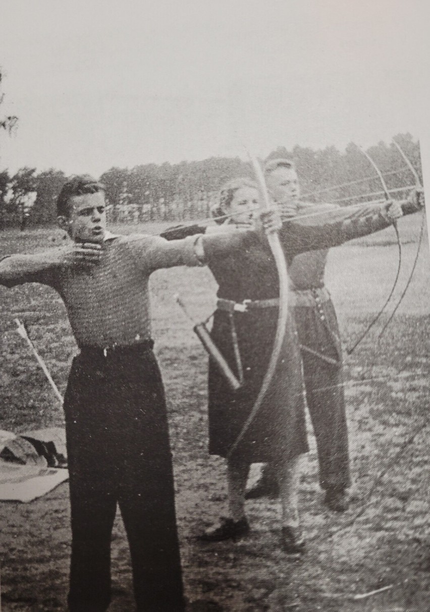 Członkowie Wągrowieckiej Sekcji Łuczniczej, rok 1954