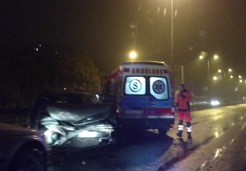Wypadek na DK86 w Katowicach. Zderzył się tir i mondeo ZDJĘCIA