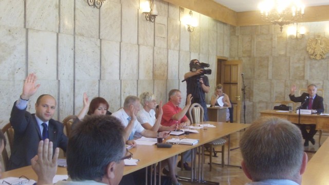 Na czwartkową sesję Rady Miasta przybyło 15 radnych.
