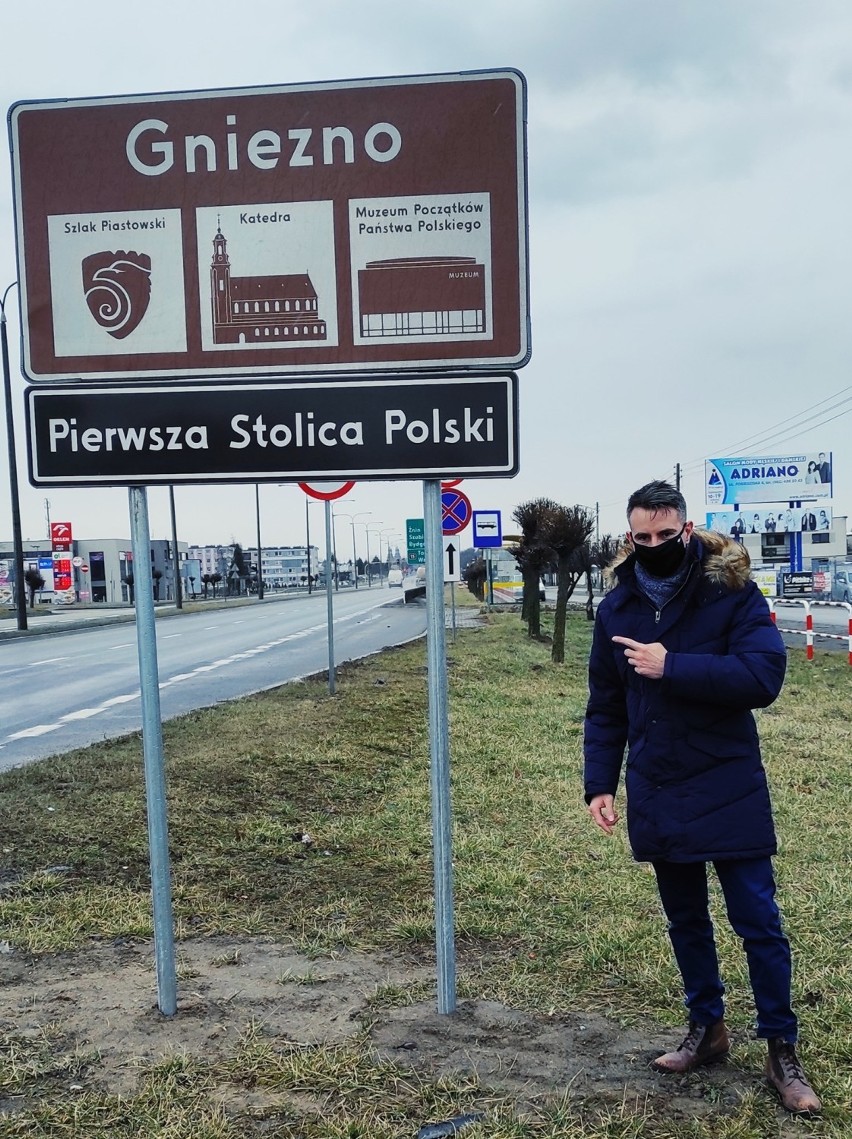 Tablice z napisem „Pierwsza Stolica Polski” witają przyjezdnych z Poznania i Kłecka