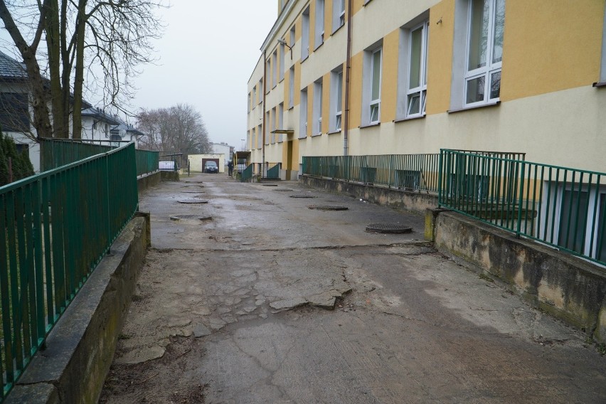 Rozbudowa siedziby Publicznej Szkoły Podstawowej numer 1 w Grójcu. Burmistrz podpisał umowę z wykonawcą. Kiedy ruszą roboty?