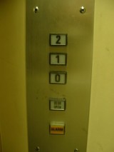 W obawie o życie dwie urzędniczki leżały w windzie 40 minut!
