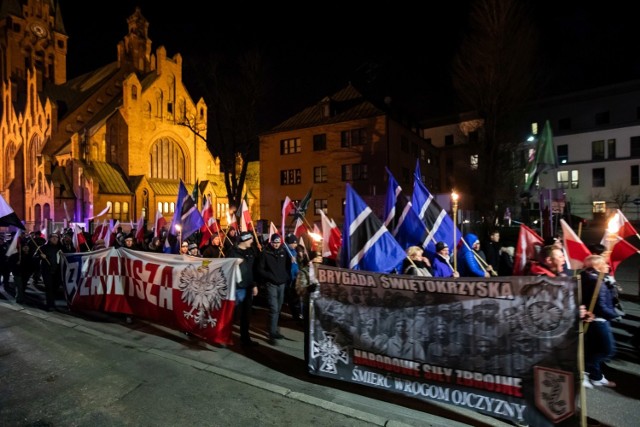 Zdaniem Obywateli RP w czasie marszu publicznie propagowana faszyzm pod pozorem uczczenia pamięci polskich bohaterów.
