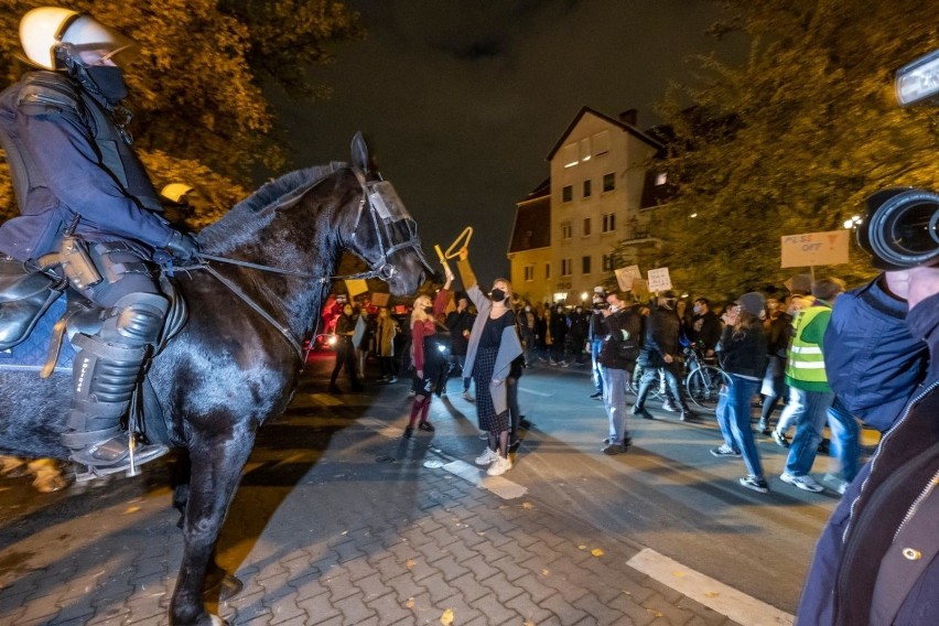 Ogólnopolski Strajk Kobiet. Dziś kolejny dzień protestów przeciwko zaostrzeniu prawa aborcyjnego NA ŻYWO