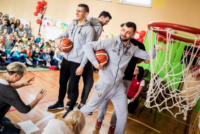 Jak 21 marca to pierwszy dzień wiosny, ale także tradycyjna w Zespole Szkół nr 30 w Bydgoszczy (przy ul. Jesionowej) „Wiosna na sportowo”. Już ósma w historii!


Sportowe Wydarzenie Weekendu - rozpoczęła się piłkarska wiosna w regionie.

