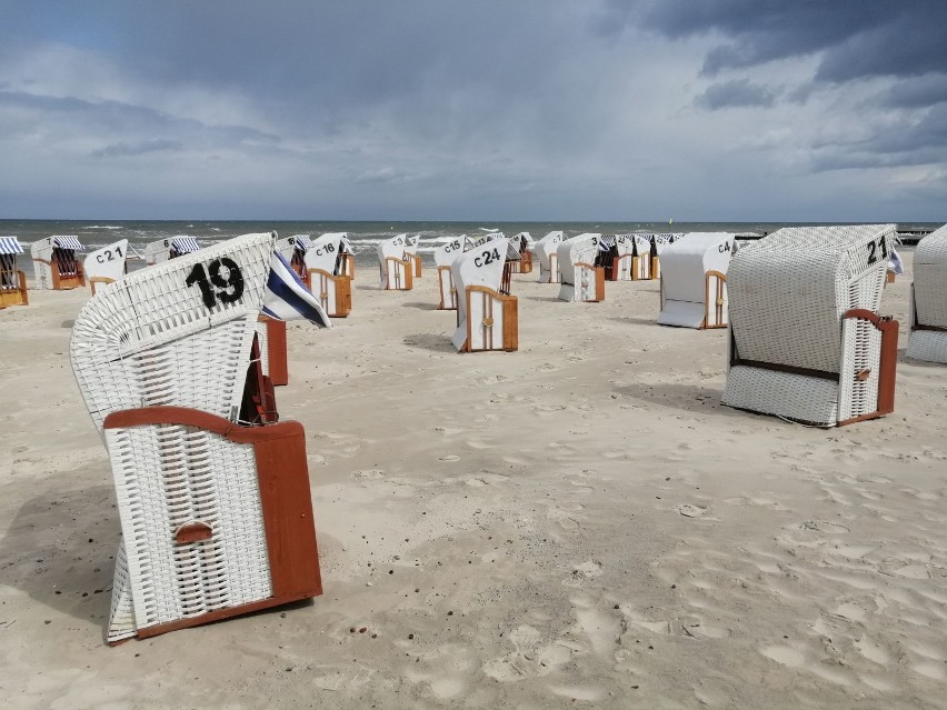 Kołobrzeg - plaża gotowa na niedzielne ocieplenie