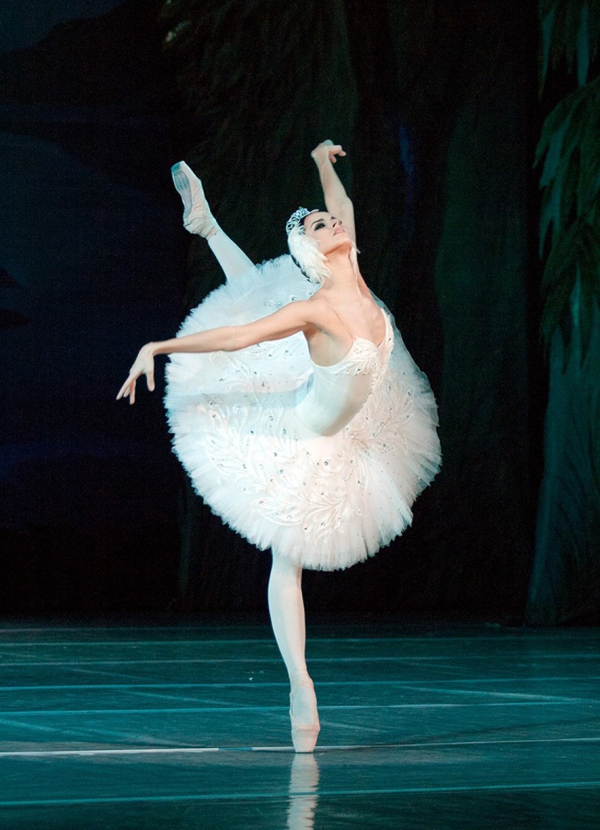Grand Classical Ballet z orkiestrą symfoniczną! „Jezioro Łabędzie” - balet rosyjski i doskonała muzyka Czajkowskiego na żywo!