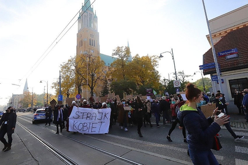 Jak dokonać apostazji? Coraz więcej osób chce to...