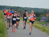 VIII Bieg Nyski. Malowniczą trasę nad jeziorem opanowali sportowcy [DUŻO ZDJĘĆ]